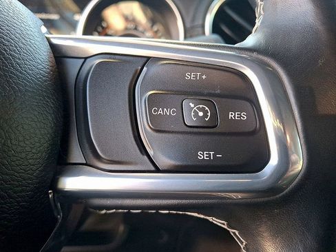 Used 2021 Jeep Gladiator Overland AWD/4WD image 22
