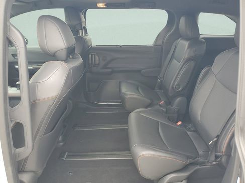 Certified 2023 Toyota Sienna XSE FWD image 10
