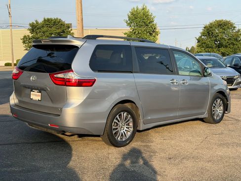 Used 2018 Toyota Sienna XLE FWD image 7