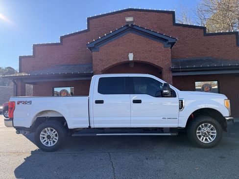 Used 2017 Ford F250 XLT w/ XLT Value Package image 2
