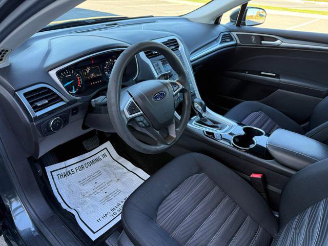 Used 2016 Ford Fusion SE FWD image 9