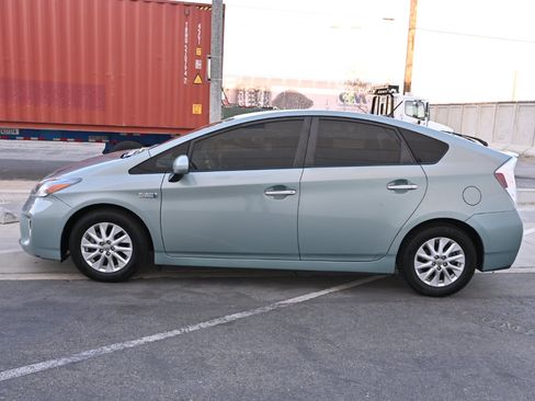 Used 2014 Toyota Prius Prime Plug-In Hybrid FWD image 4
