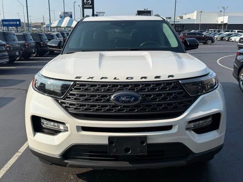Used 2023 Ford Explorer XLT w/ Equipment Group 202A AWD/4WD image 3