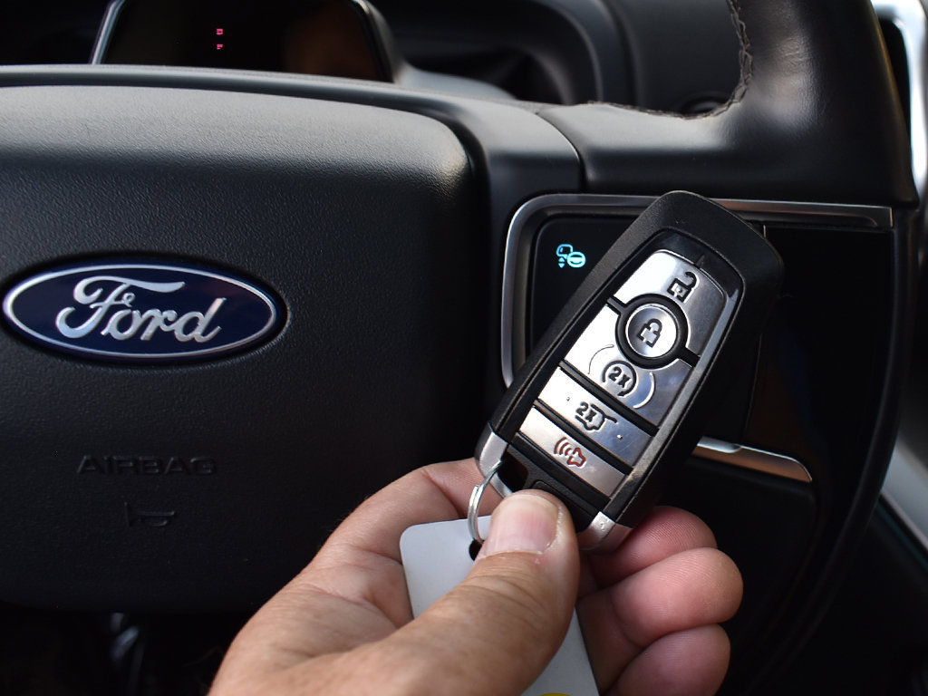Used 2025 Ford Expedition Platinum AWD/4WD image 13