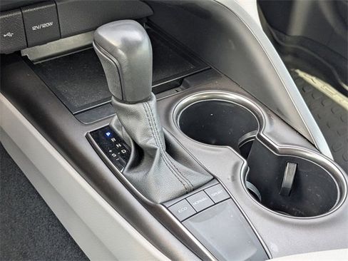 Used 2024 Toyota Camry SE image 23