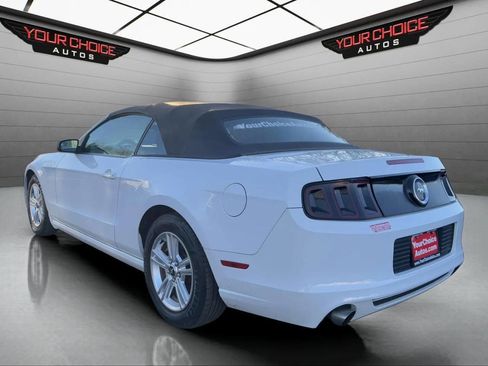 Used 2014 Ford Mustang Convertible image 3