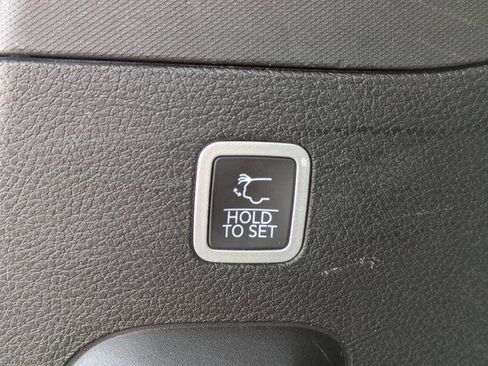Certified 2024 Jeep Wagoneer Series II w/ Flexible Seating Group RWD image 14