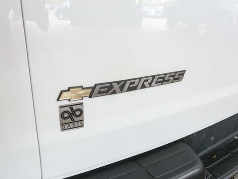 Used 2025 Chevrolet Express 3500 LT w/ LT Preferred Equipment Group RWD image 9