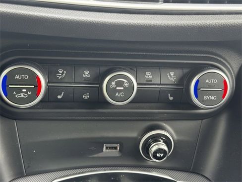 Used 2022 Alfa Romeo Stelvio Veloce image 32