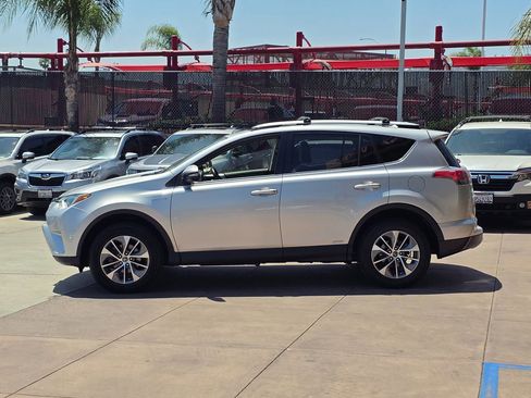 Used 2016 Toyota RAV4 XLE AWD/4WD image 9