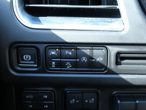 Used 2021 Chevrolet Tahoe Z71 w/ Z71 Signature Package image 44