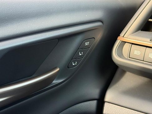 Certified 2025 Toyota Crown Signia Limited AWD (Natl) w/ Advanced Technology Package image 28