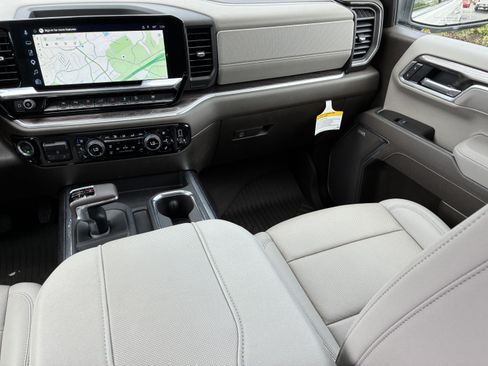 Used 2025 Chevrolet Silverado 1500 LTZ AWD/4WD image 20