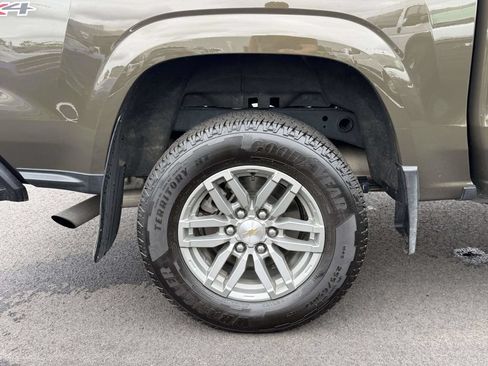 Used 2024 Chevrolet Colorado LT w/ LT Convenience Package AWD/4WD image 13