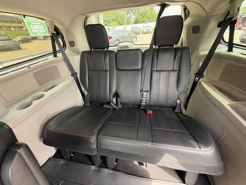 Used 2016 Chrysler Town & Country Touring w/ Driver Convenience Group FWD image 24