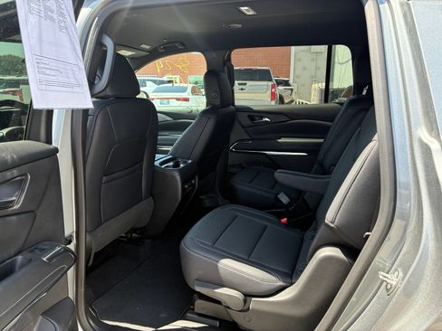 Used 2026 Chevrolet Traverse LT FWD image 3