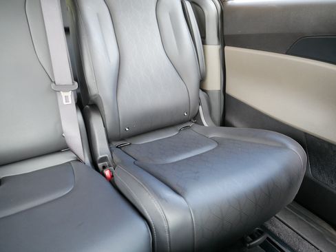 Certified 2026 Kia Carnival FWD image 14