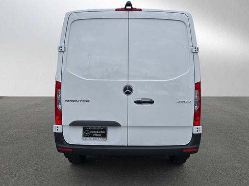 Used 2025 Mercedes-Benz Sprinter 2500 image 4