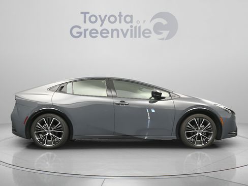 Used 2024 Toyota Prius XLE FWD image 17