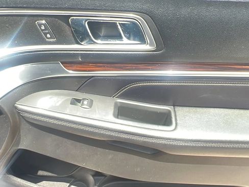 Used 2016 Ford Explorer Limited w/ Equipment Group 301A FWD image 29