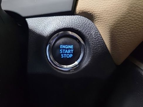 Used 2019 Toyota RAV4 XLE Premium w/ Cold Weather Package AWD/4WD image 36