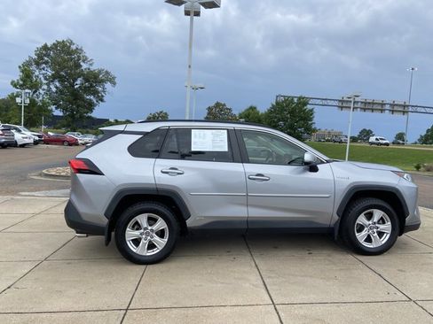 Used 2020 Toyota RAV4 XLE w/ Convenience Package AWD/4WD image 10