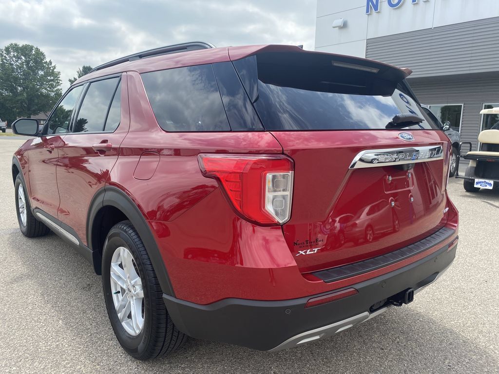 Used 2021 Ford Explorer XLT w/ Equipment Group 202A AWD/4WD image 9