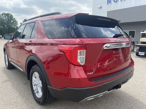 Used 2021 Ford Explorer XLT w/ Equipment Group 202A AWD/4WD image 9