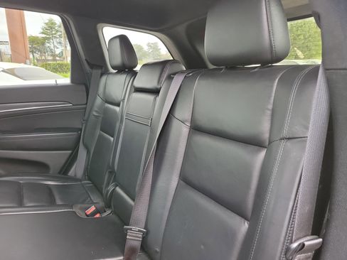 Used 2019 Jeep Grand Cherokee Limited image 10