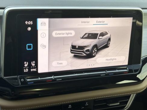 Used 2024 Volkswagen Atlas Cross Sport SE w/ Panoramic Sunroof Package FWD image 33