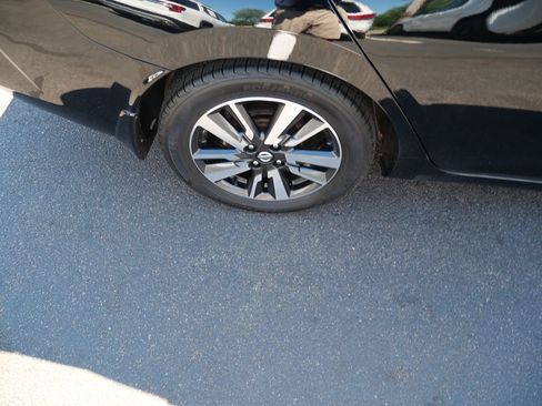 Used 2020 Nissan Versa SV FWD image 30