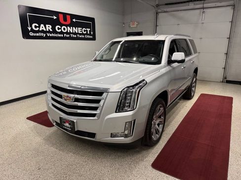 Used 2016 Cadillac Escalade Premium AWD/4WD image 4