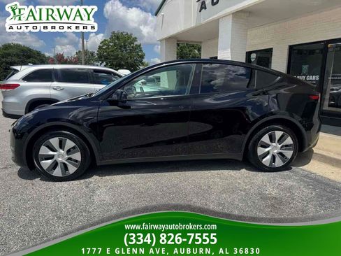 Used 2024 Tesla Model Y Long Range AWD/4WD image 9
