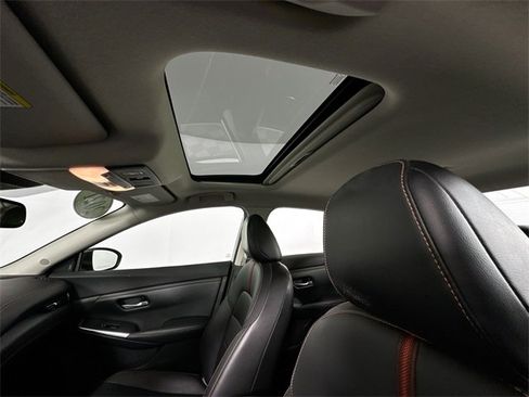 Used 2021 Nissan Sentra SR w/ SR Premium Package image 28