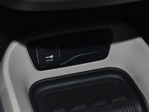 Used 2023 Chrysler Voyager LX FWD image 19