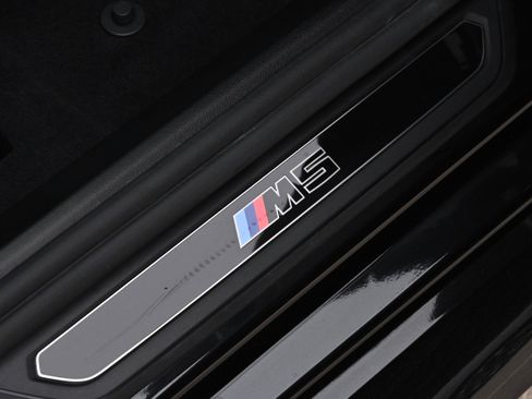 Used 2025 BMW M5 w/ Executive Package image 52