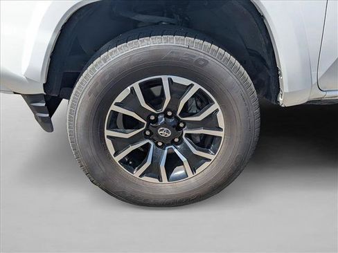 Used 2022 Toyota Tacoma TRD Sport w/ TRD Premium Sport Package AWD/4WD image 22