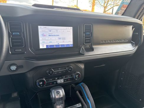 Used 2023 Ford Bronco Black Diamond image 19