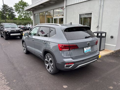 Used 2023 Volkswagen Taos SEL image 3