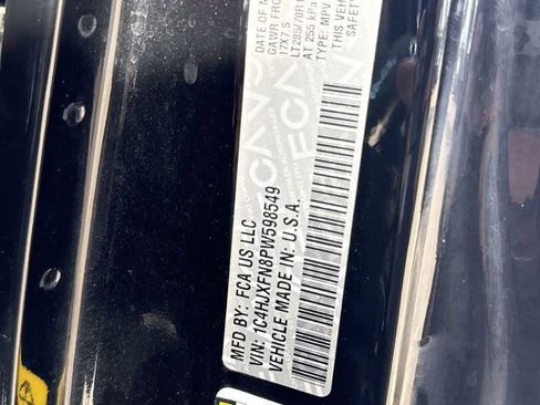 Used 2023 Jeep Wrangler Rubicon image 27