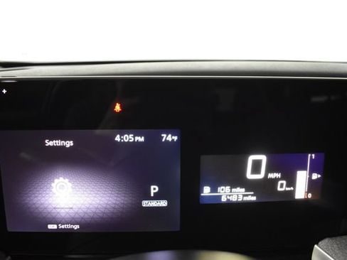 Used 2025 Nissan Kicks SV AWD/4WD image 23