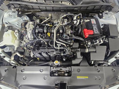 Used 2024 Nissan Altima 2.5 SV image 11