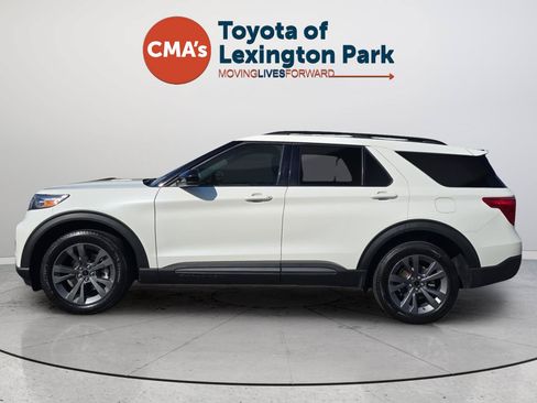 Used 2022 Ford Explorer XLT w/ Equipment Group 202A AWD/4WD image 4