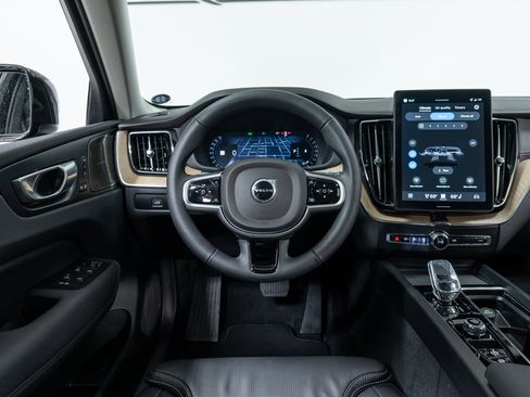 Used 2026 Volvo XC60 B5 Ultra w/ Protection Package Premier image 17