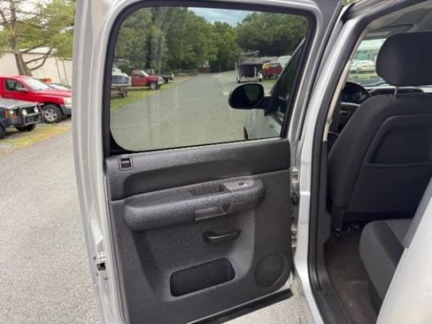 Used 2011 GMC Sierra 1500 SLE w/ Regional Value Package RWD image 17