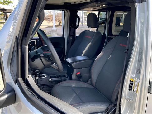 Used 2024 Jeep Wrangler Unlimited Rubicon w/ Technology Group image 7