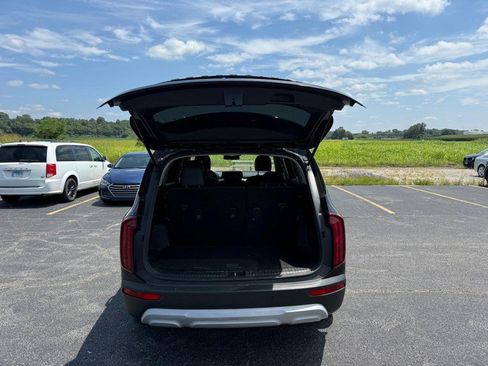 Used 2022 Kia Telluride LX AWD/4WD image 2
