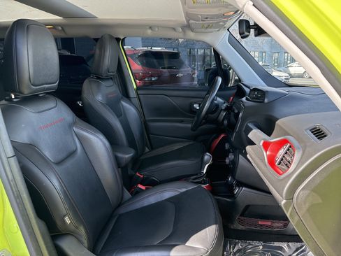 Used 2018 Jeep Renegade Trailhawk image 28