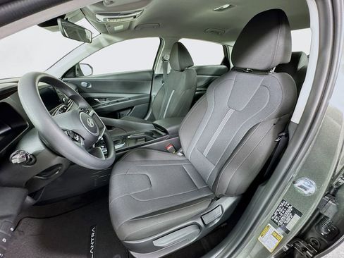 Certified 2025 Hyundai Elantra SE image 20