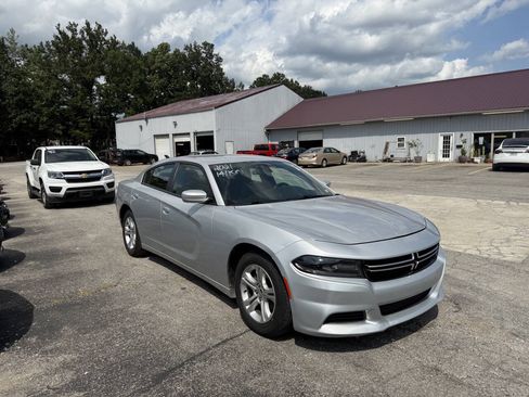 Used 2021 Dodge Charger SXT w/ Leather Interior Group RWD image 5